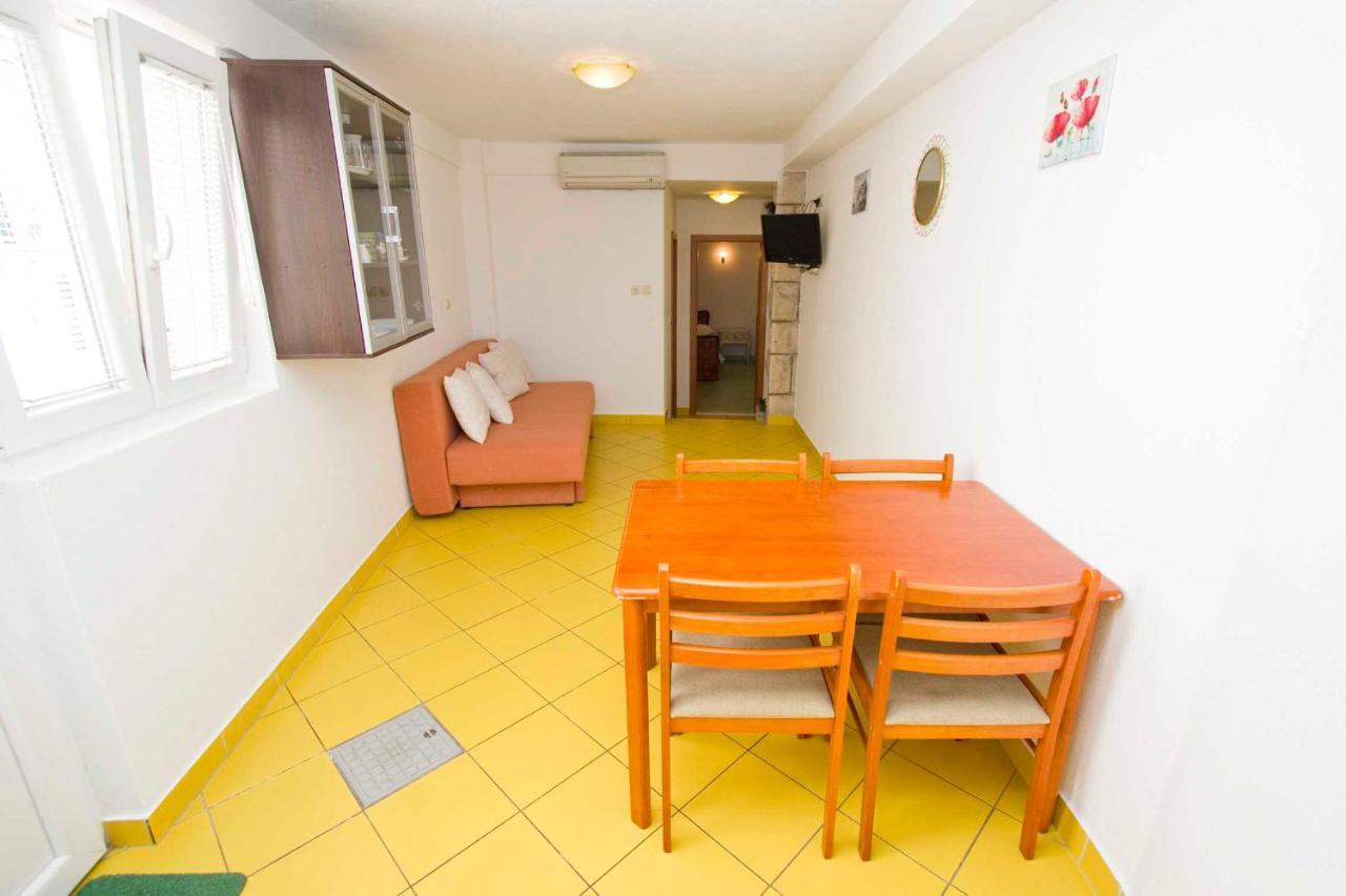 Apartments Srdjan Макарська Екстер'єр фото